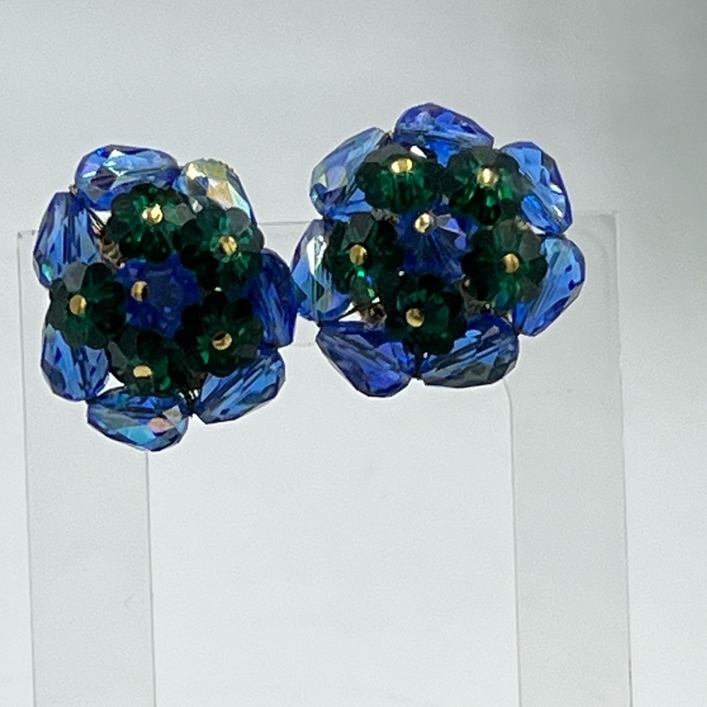 Signed Vendome Aurora Borealis Blue
Rhinestone Flower Clip Screw Earring
Vintage